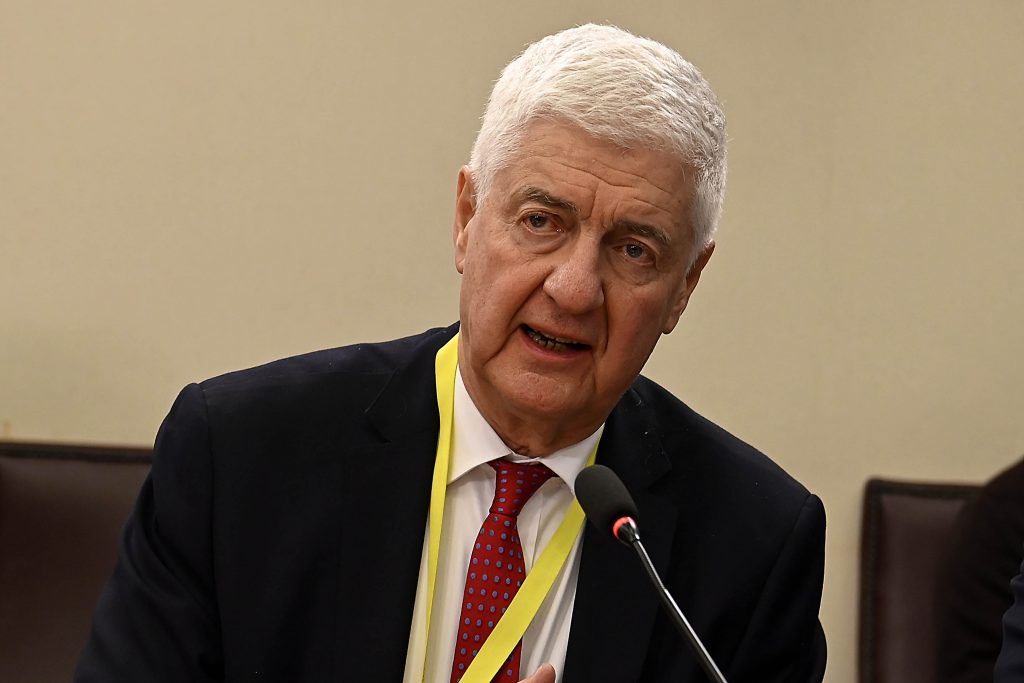 Etcheberry acusa “trampa” del PC tras su salida del SII