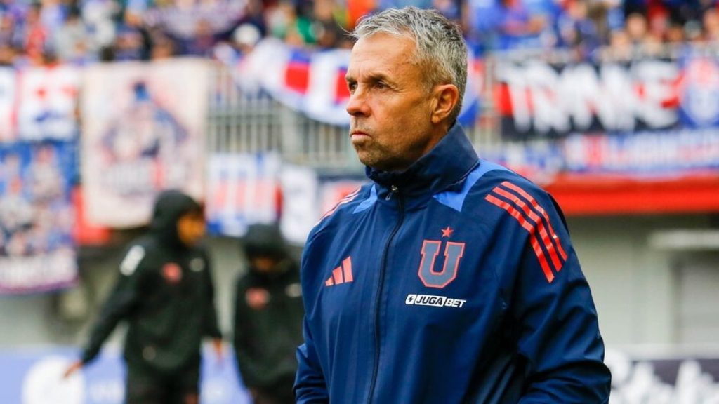 La U busca nuevo DT… y el pasado vuelve a aparecer