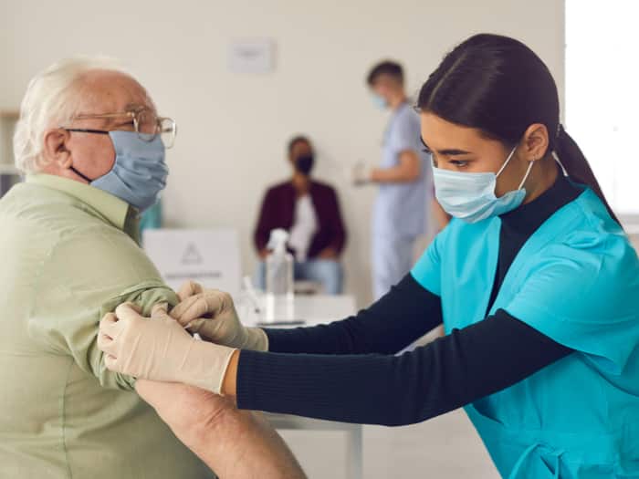 Autoridades de O’Higgins llaman a la vacunación en adultos mayores