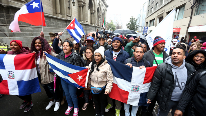 Crisis en nacionalizaciones: más de 120 mil solicitudes siguen sin resolución en el Servicio de Migraciones