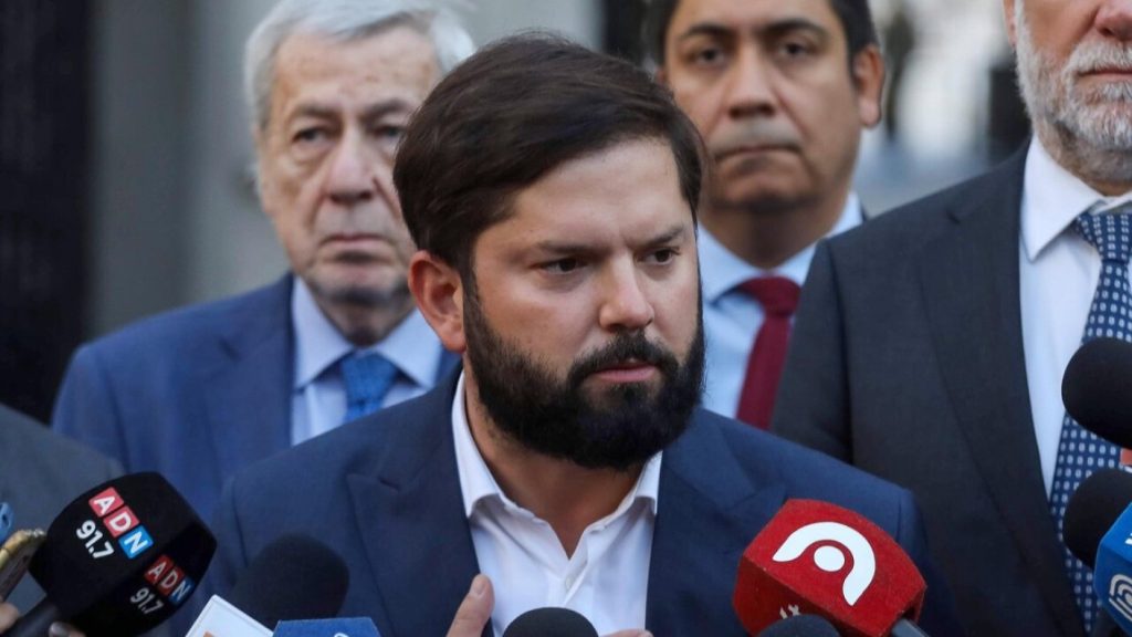 Tenso cruce en La Moneda: Boric acusa a Kast de mentir tras reunión por cable submarino China–Chile